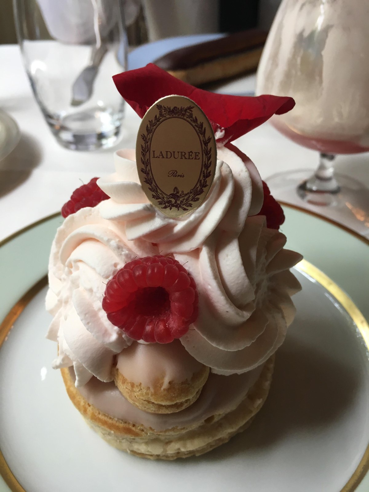 Исфахан Laduree