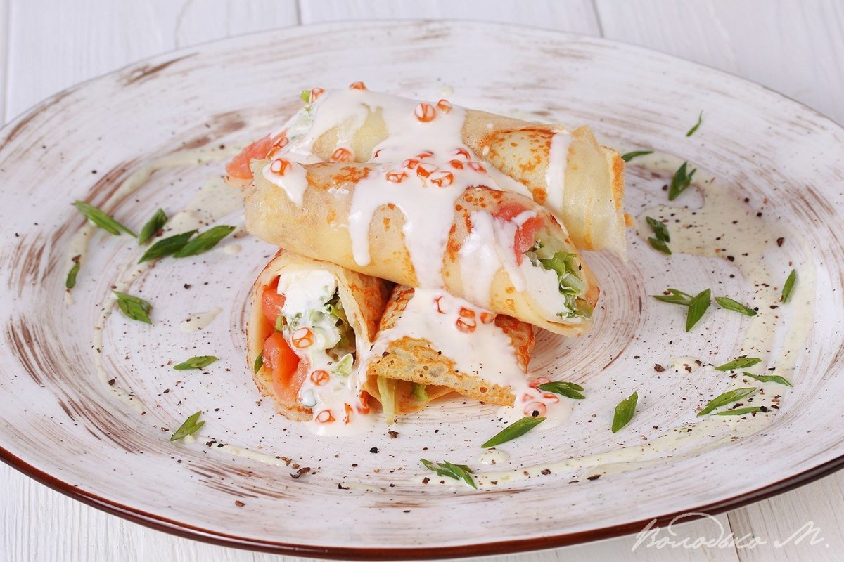 Блинчики с лососем и сыром