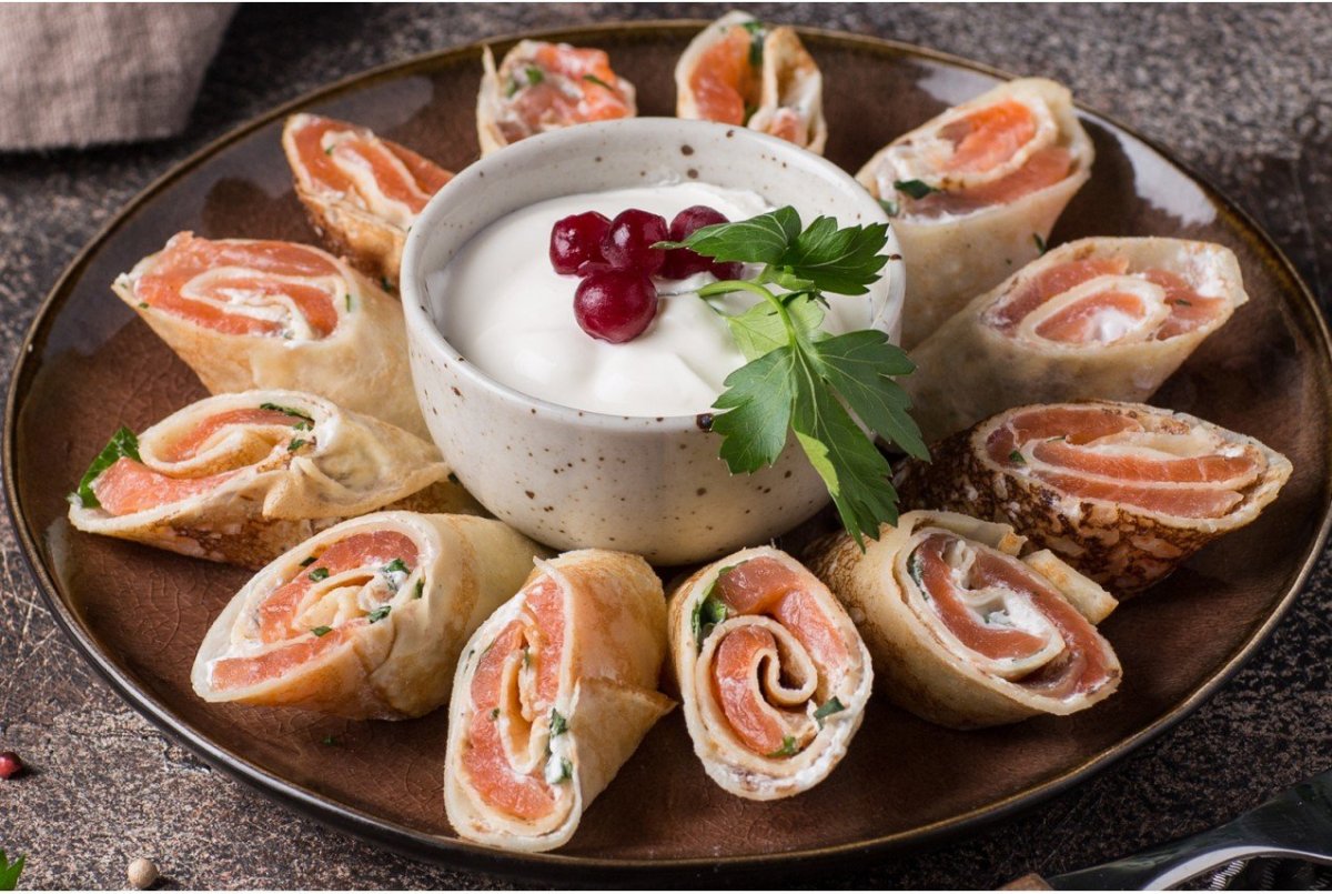 Блинные роллы с семгой