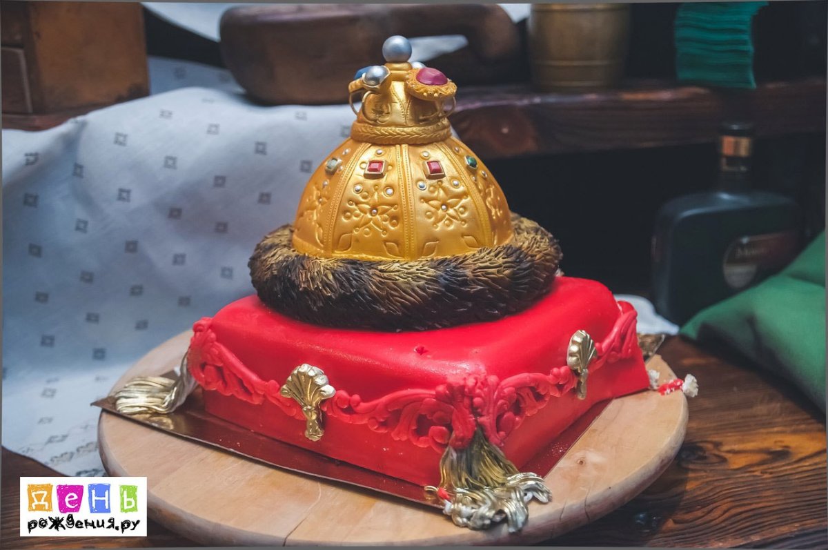 Торт с короной