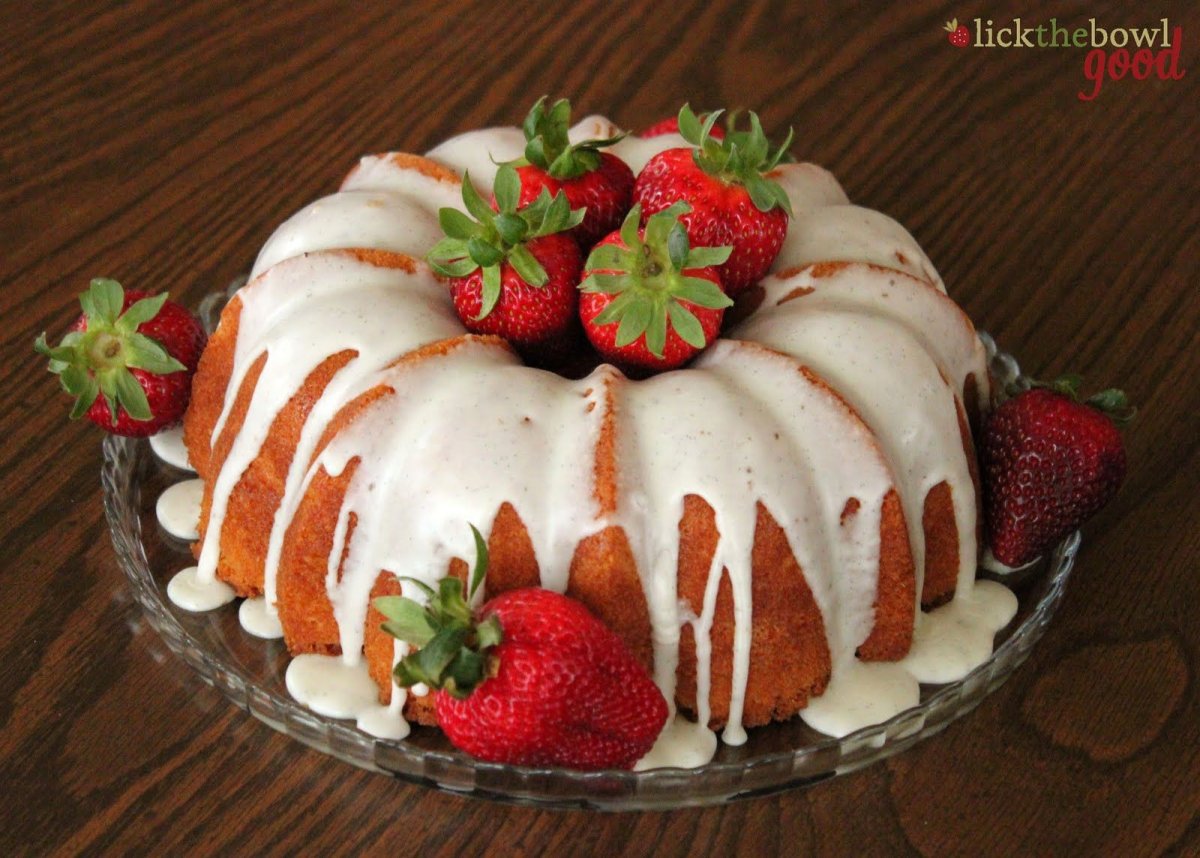 Happy Birthday Strawberry Cake
