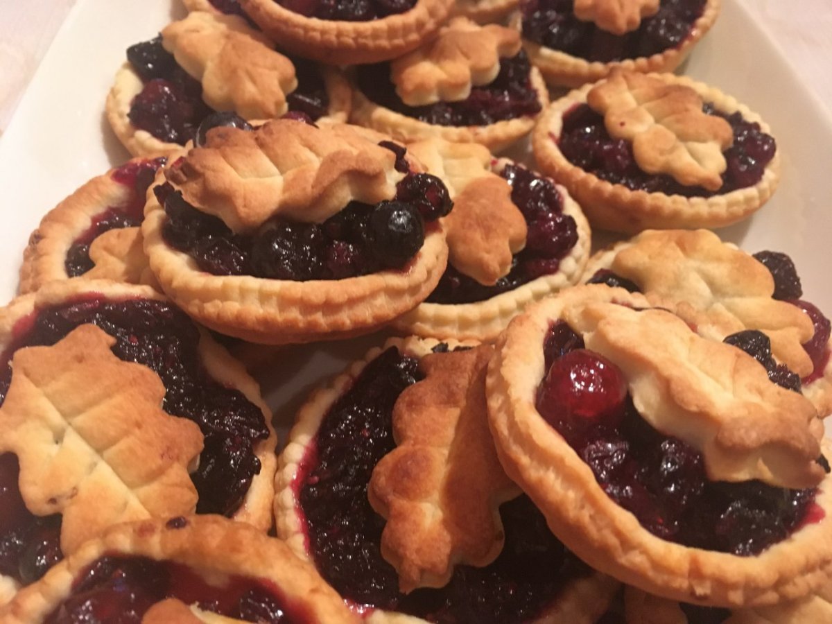 Печенье с джемом и орехами