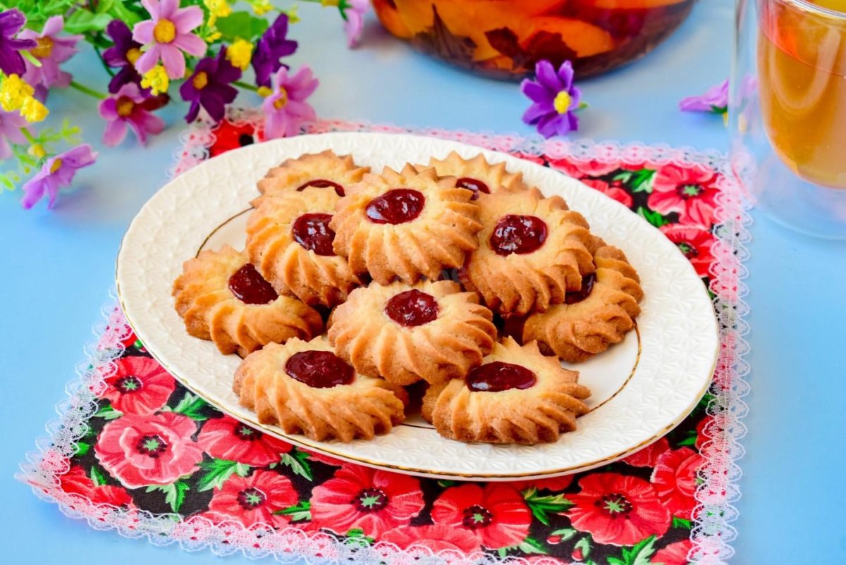 Песочное печенье с джемом в середине