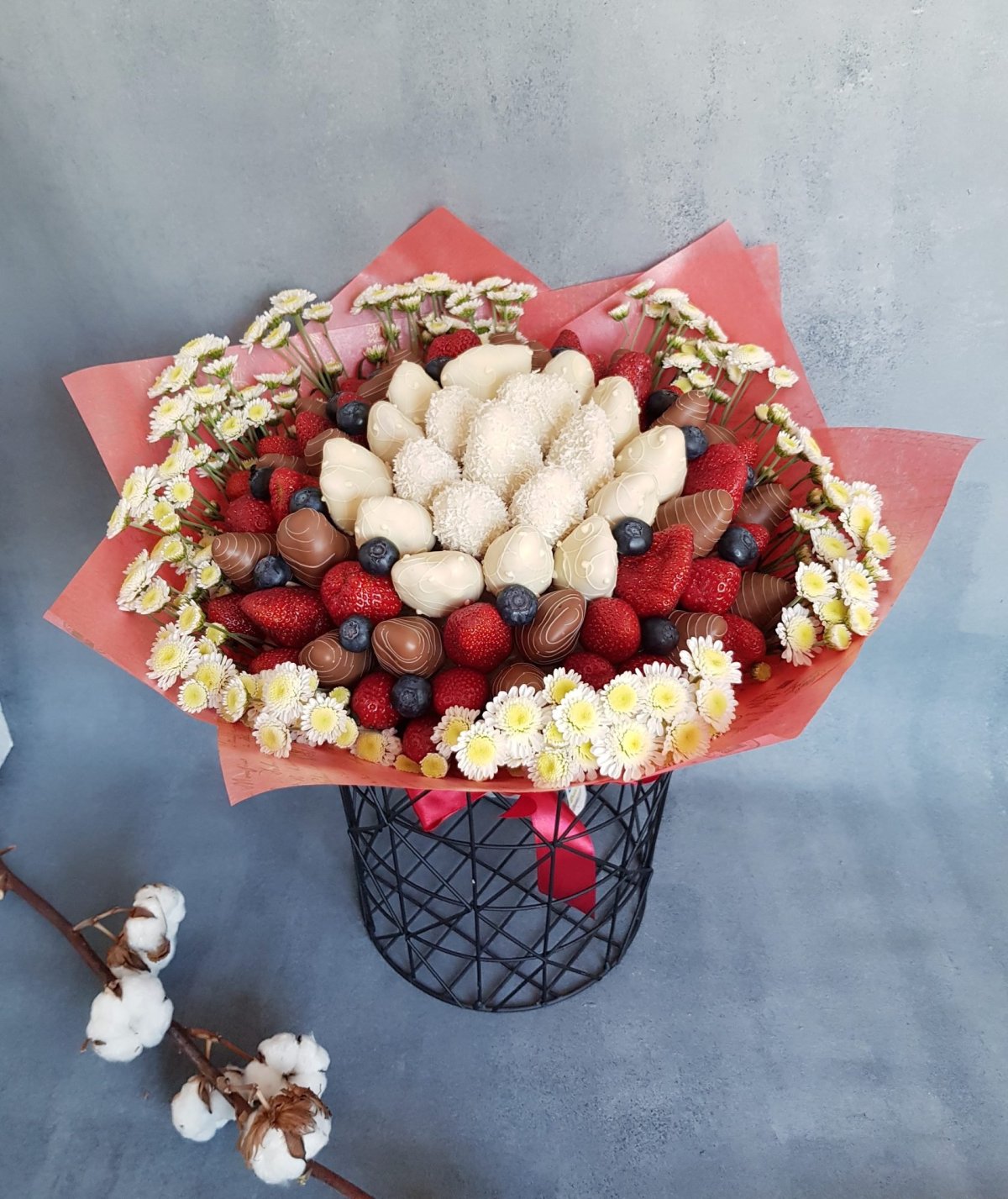 Букет из фруктов и конфет