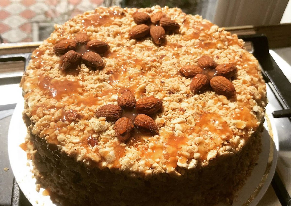 Медовик с ананасами