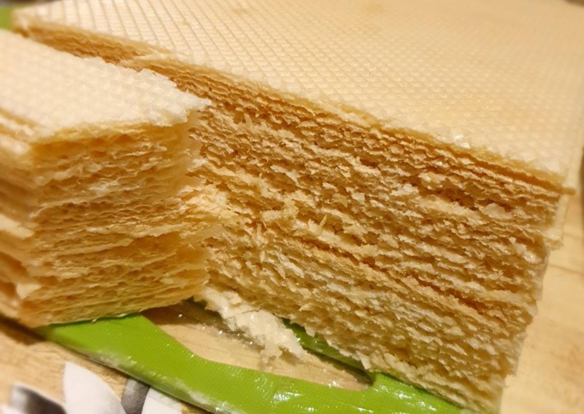 Вафельный торт с вареной сгущенкой