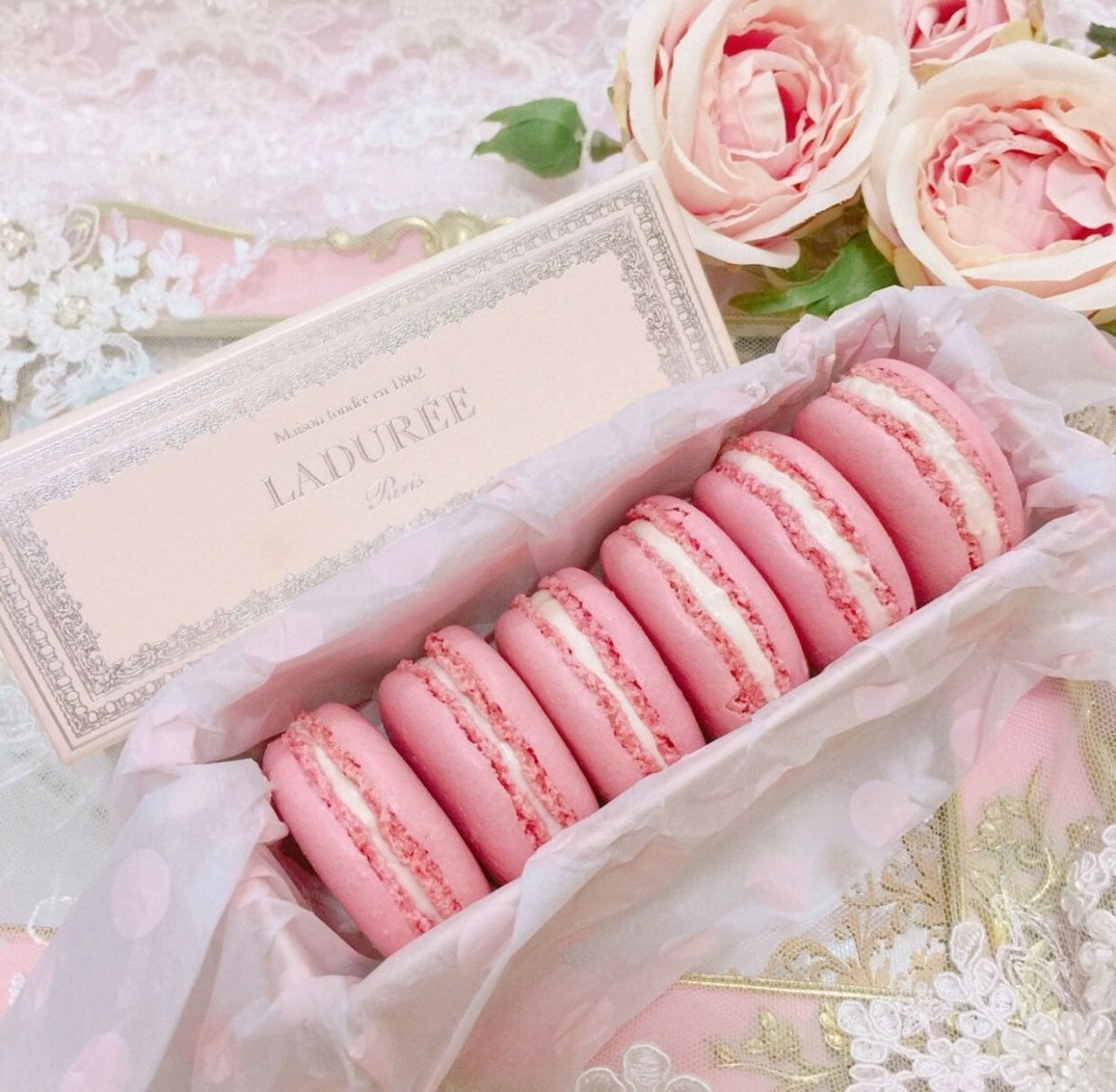 Laduree шоколад розовый