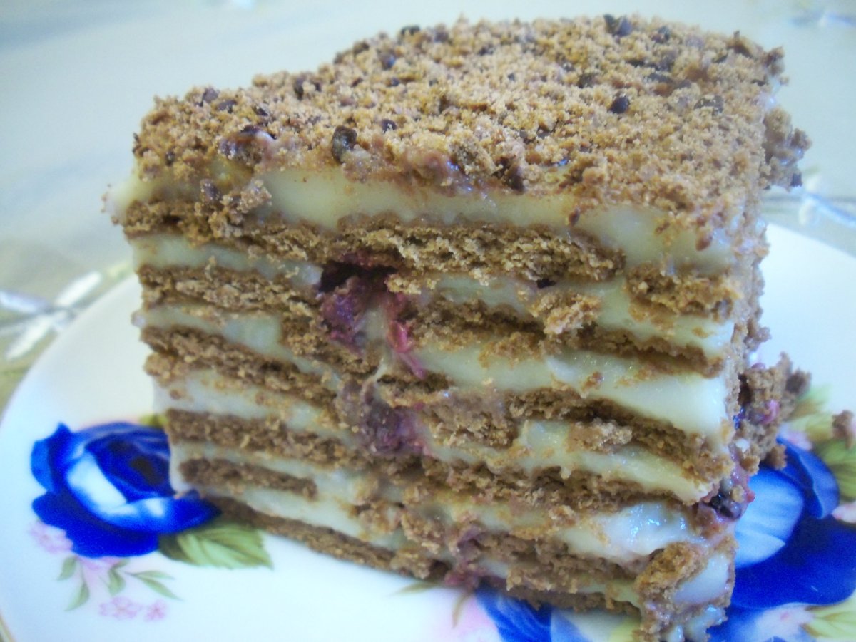 Торт из коржей без выпечки с фруктами