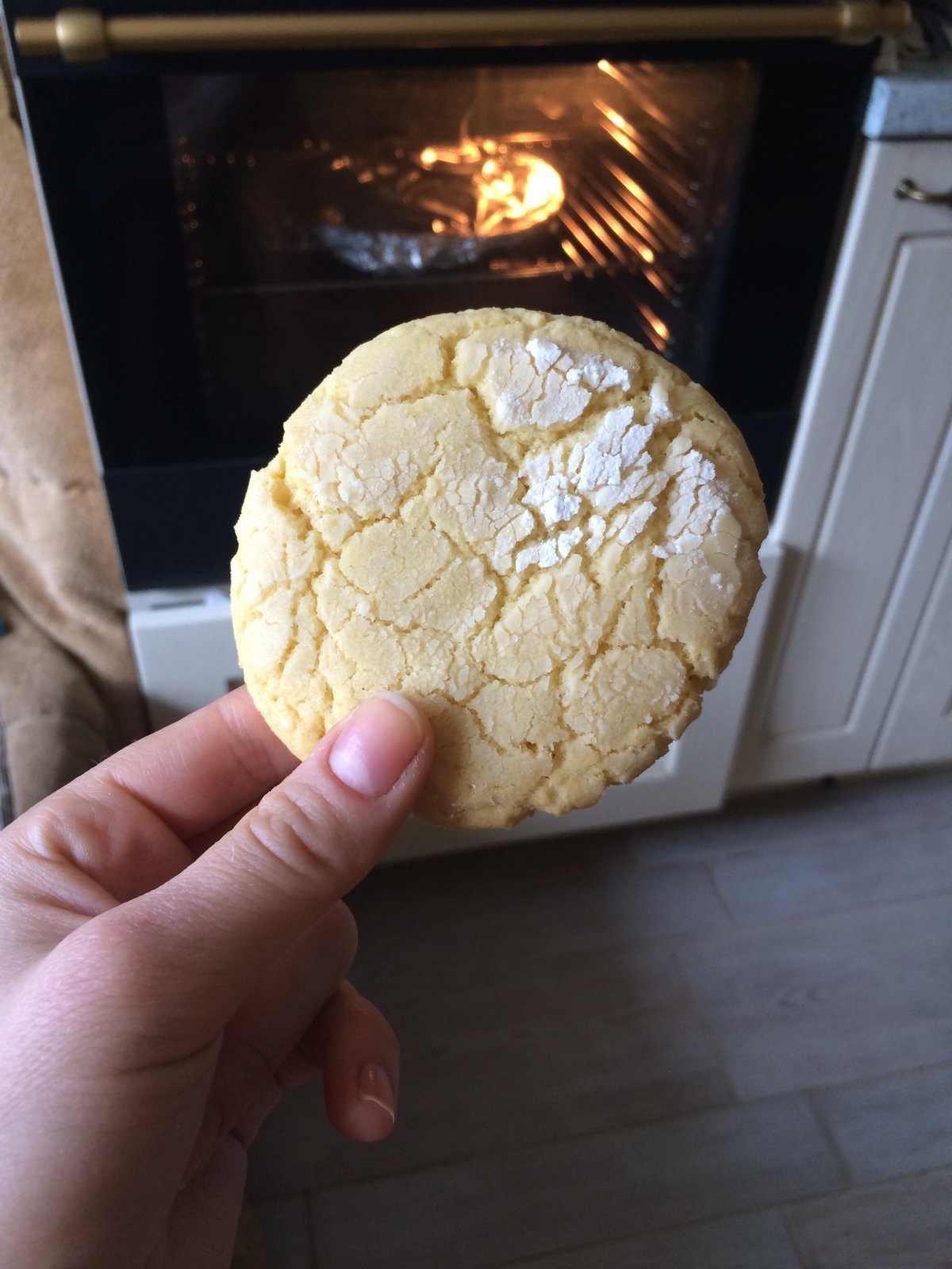Шоколадное печенье с трещинами