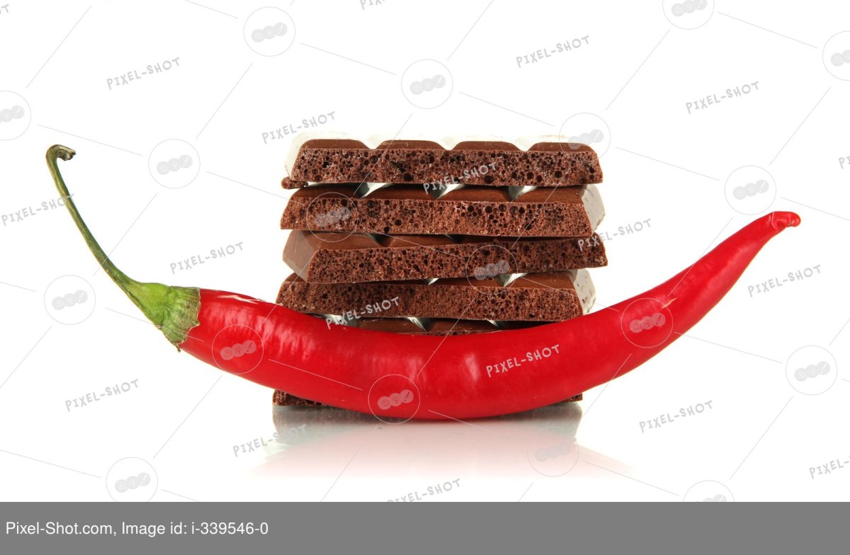 Шоколад с перцем на белом фоне