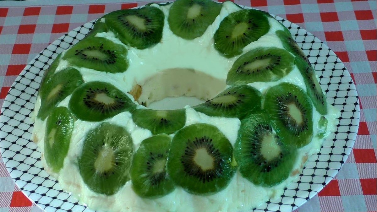 Торт с киви и рыбками