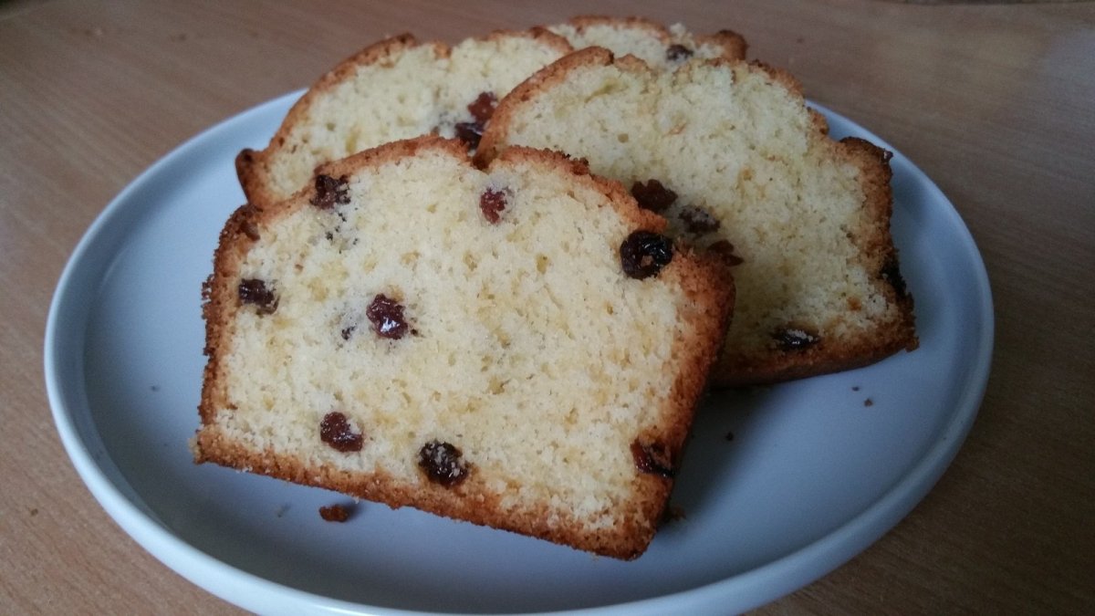 Кекс творожный с изюмом