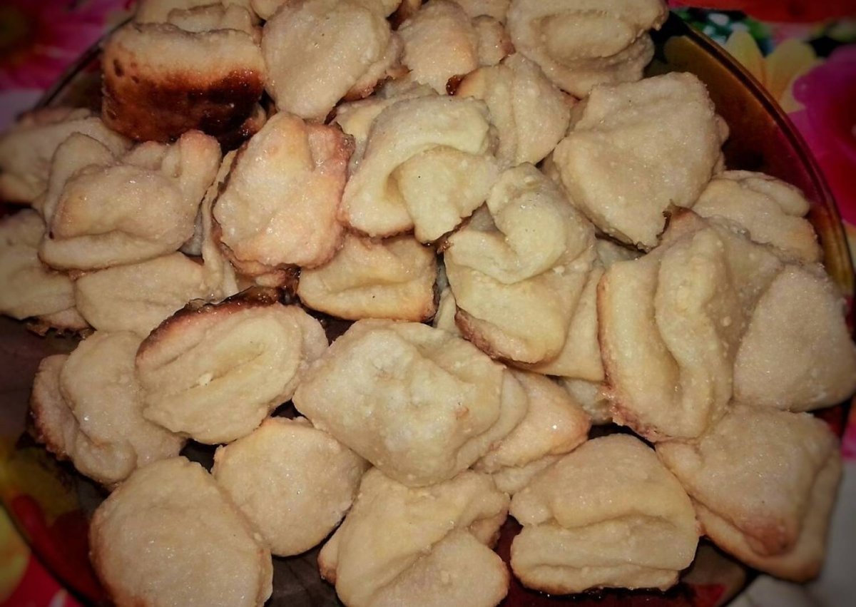 Творожные ушки с сахаром