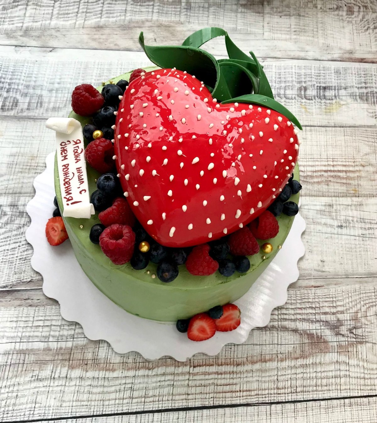 Торт с клубникой