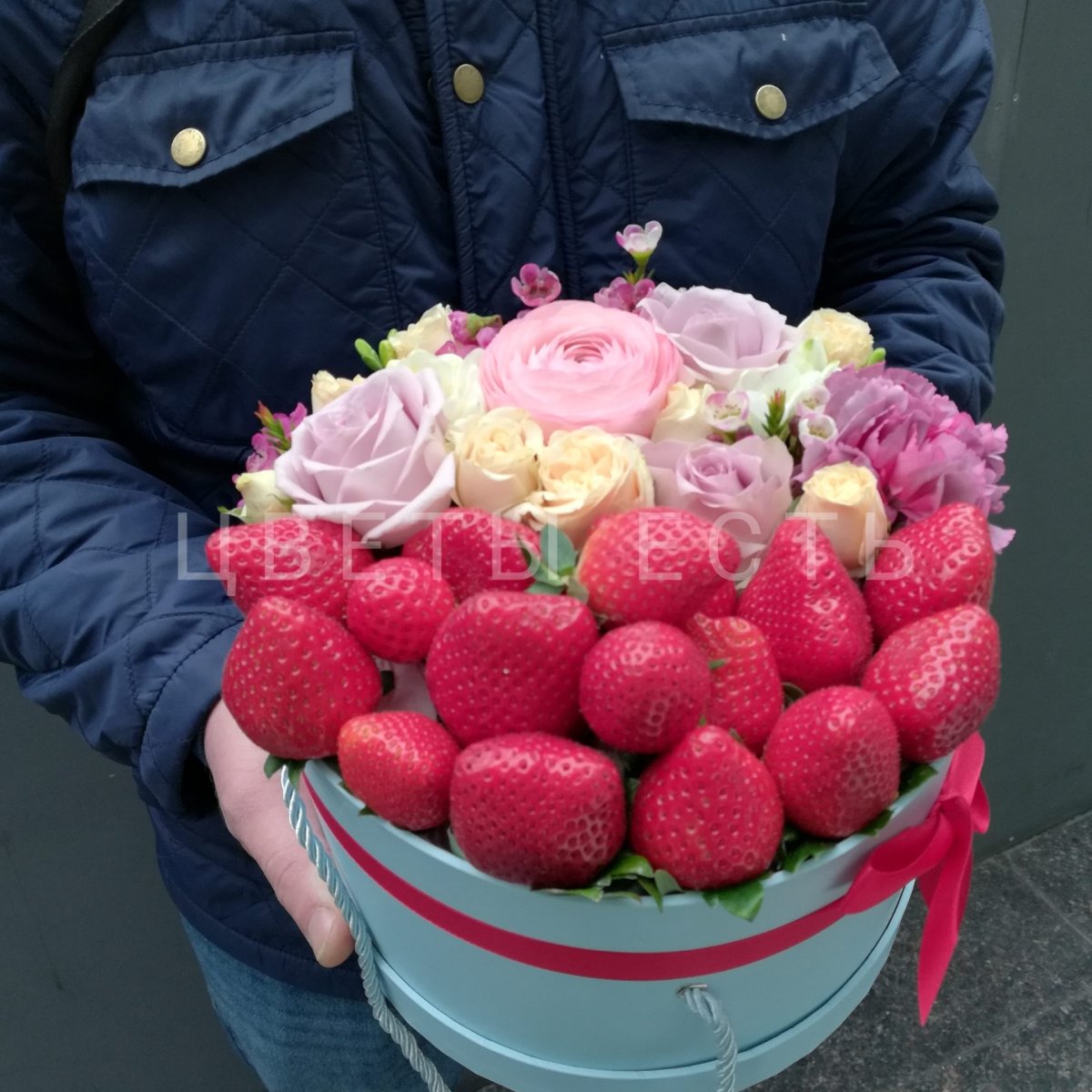Букет из ягод и фруктов