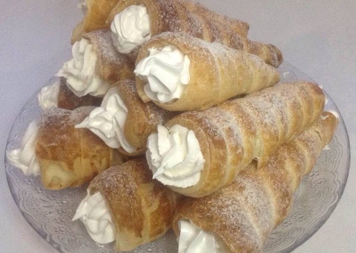 Трубочки слоеные с белковым кремом