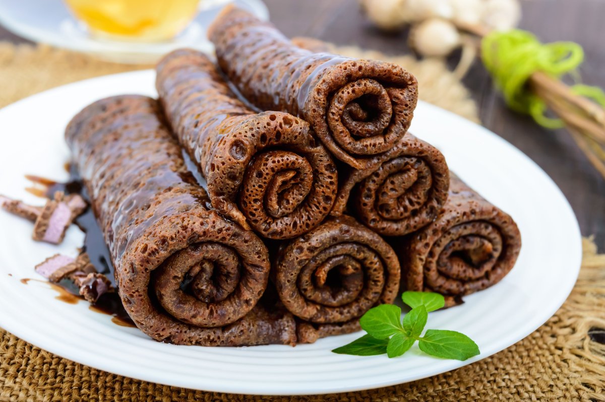 Блины с шоколадным соусом