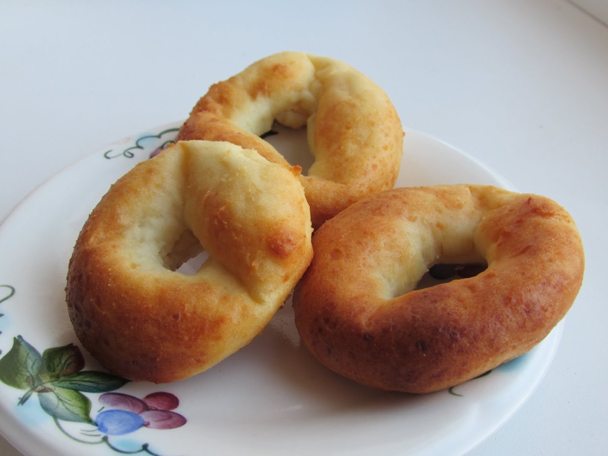 Пышки с сахарной пудрой