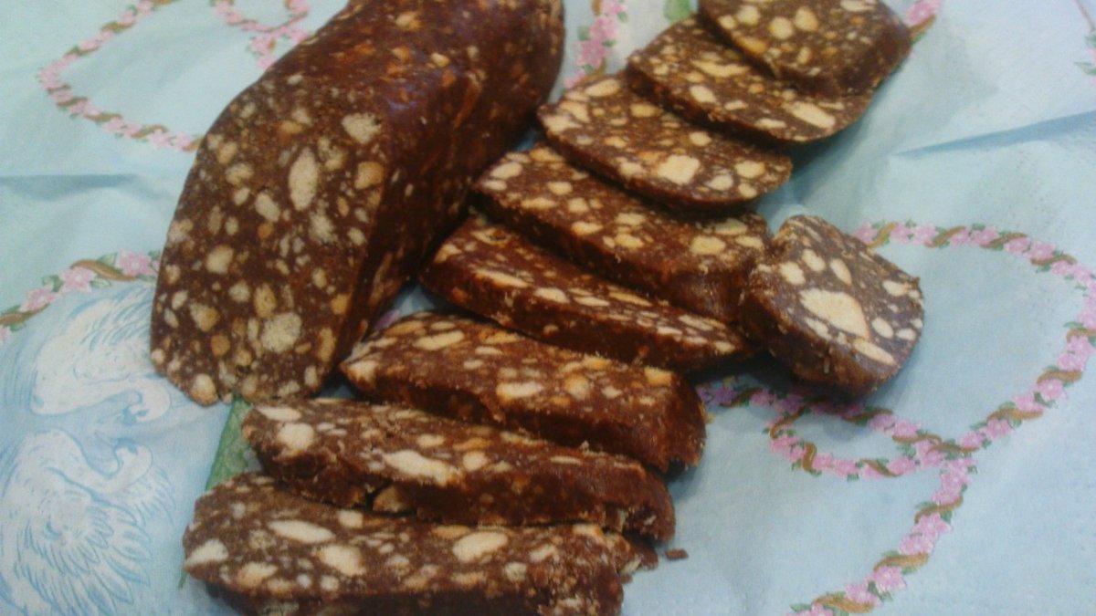 Шоколадная колбаса из печенья и какао