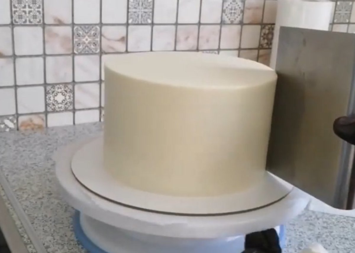 Выравнивание торта крем чизом