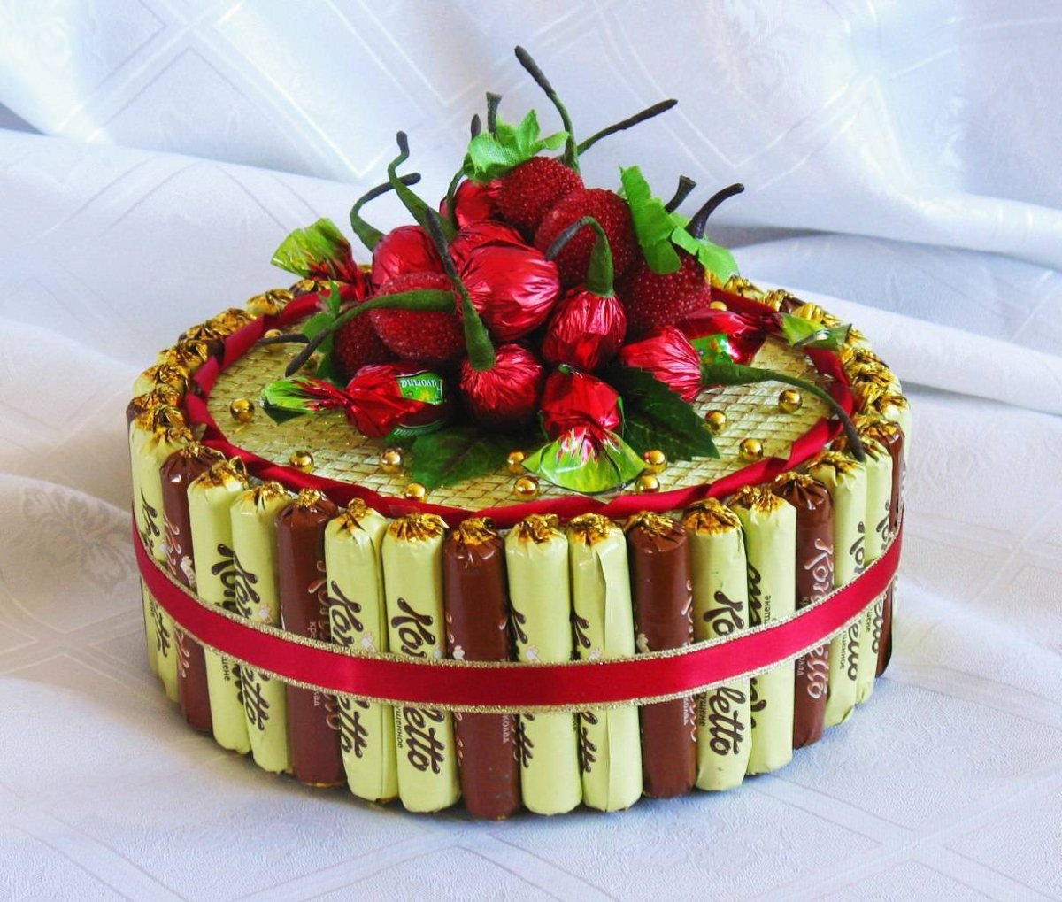 Торт из конфет для девочки