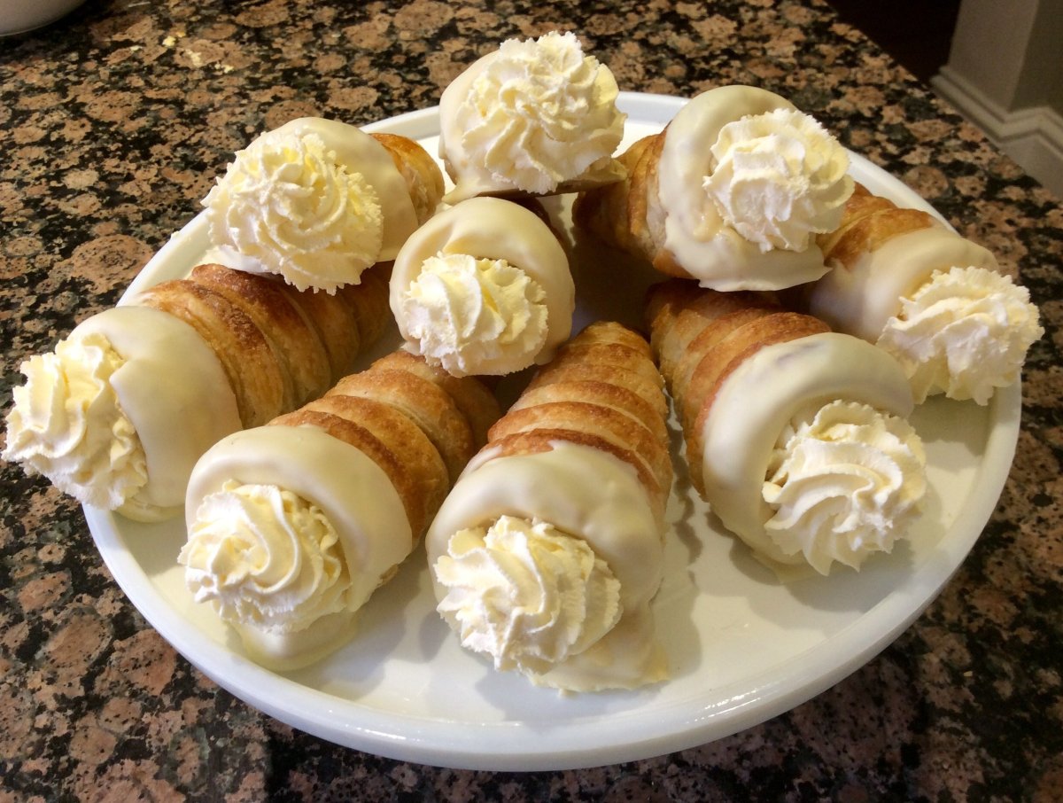 Трубочки с белковым кремом