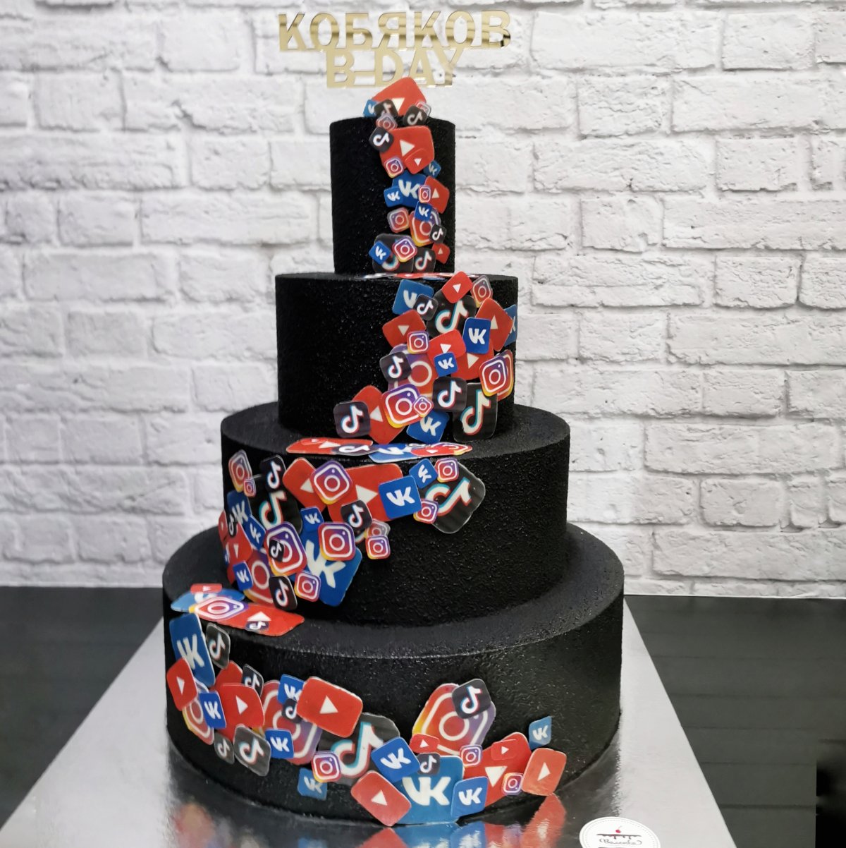 Торт социальные сети