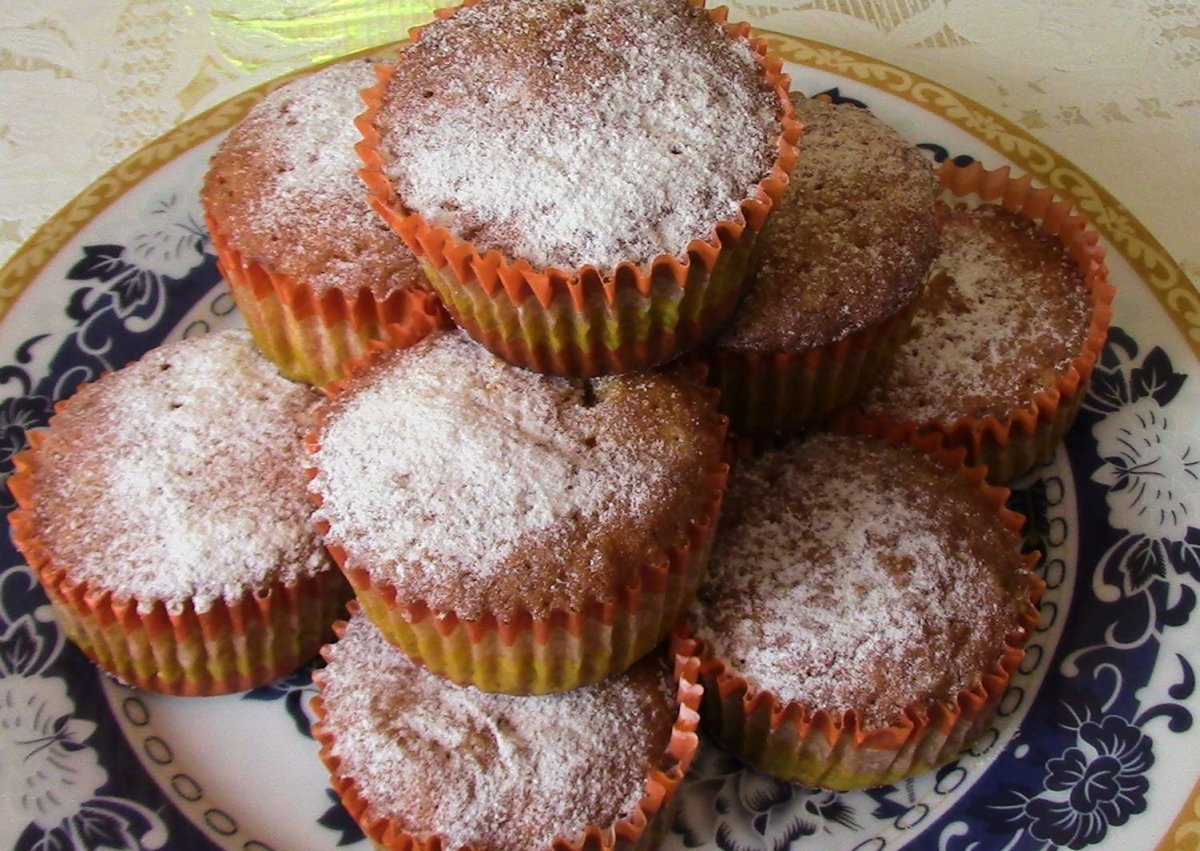 Кексы с изюмом в формочках