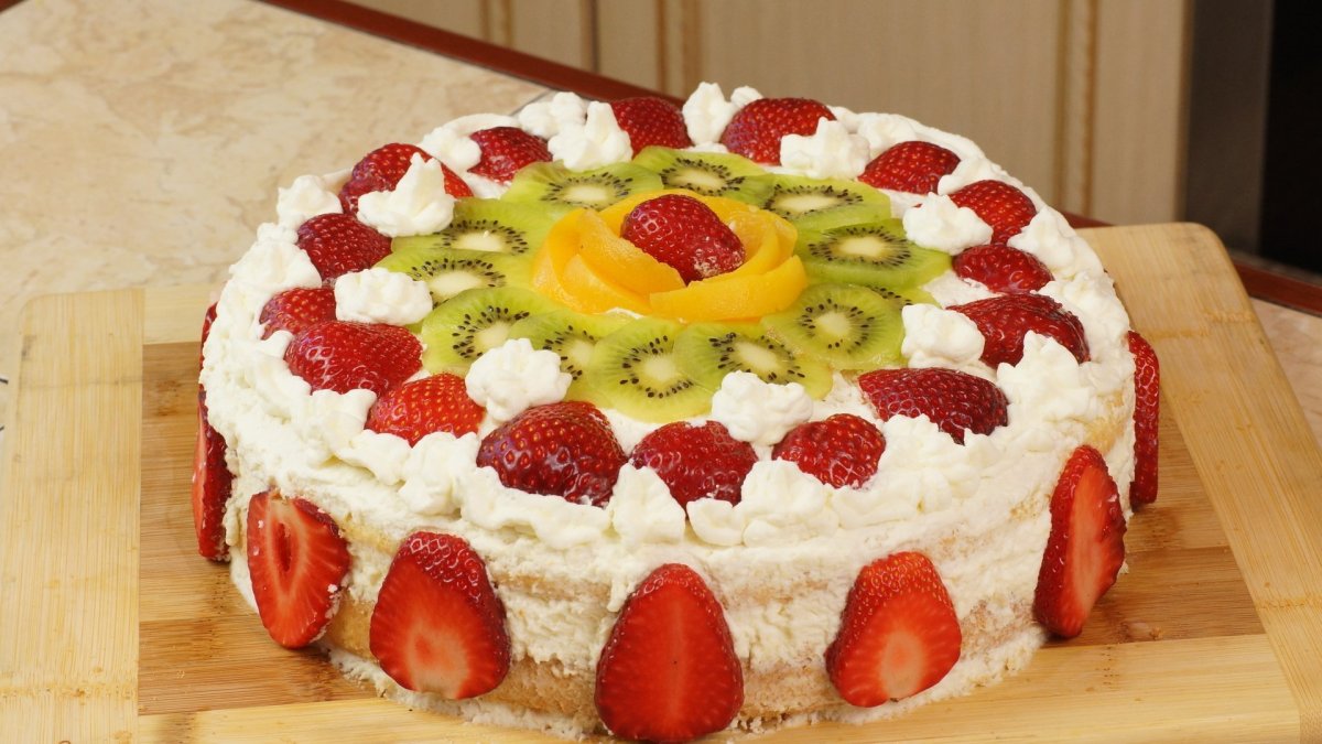 Торт из готовых коржей с кремом чиз