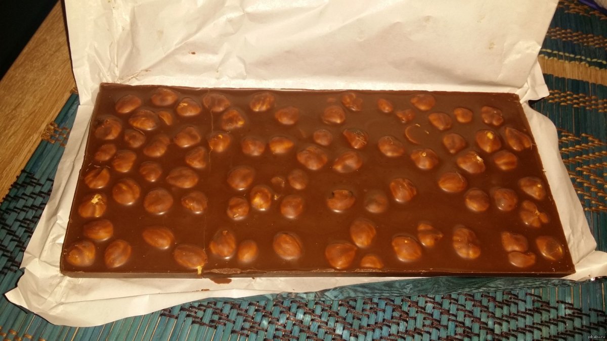 Большая плитка шоколада