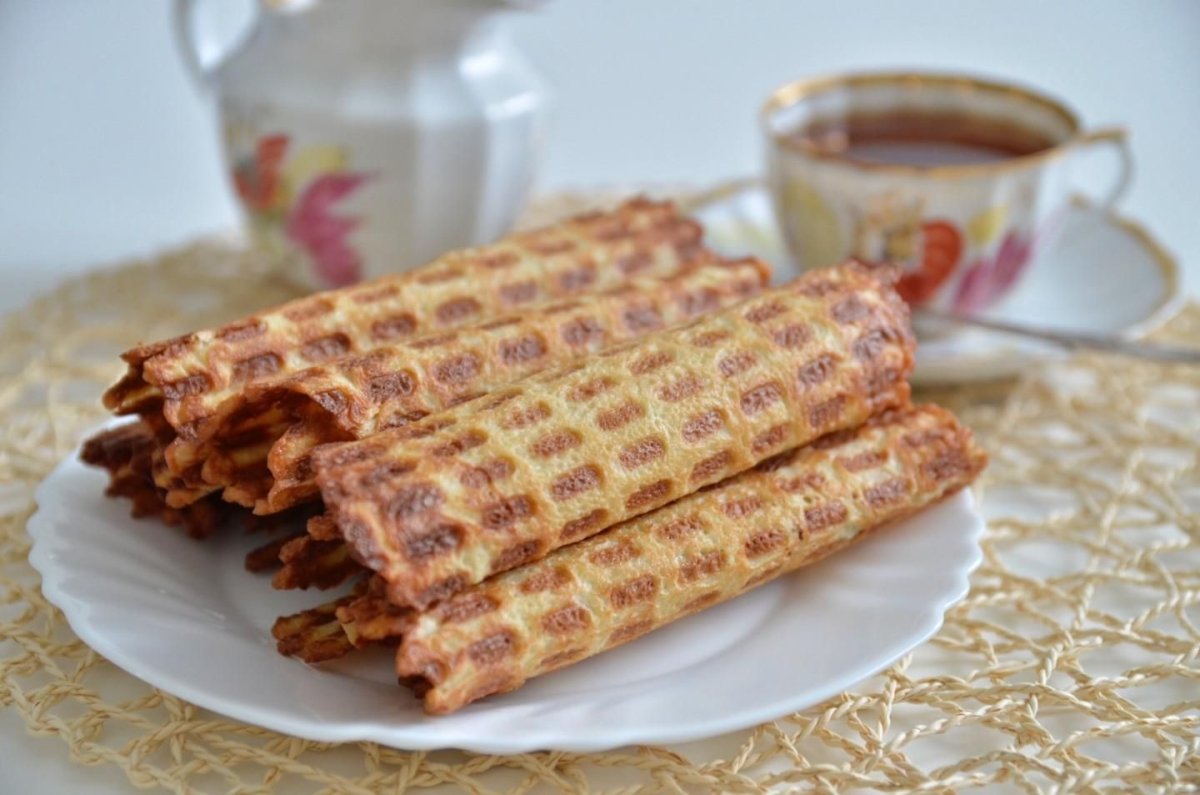 Сладкие трубочки в вафельнице
