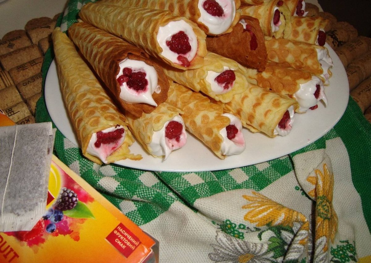 Вафельные трубочки с кремом