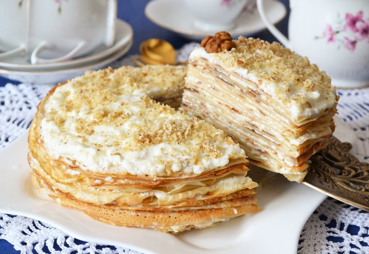 Блинный торт со сметанным кремом и сгущенкой