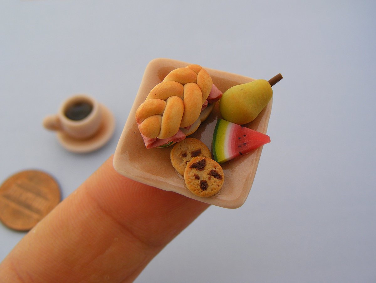 Десерт из пластилина для кукол