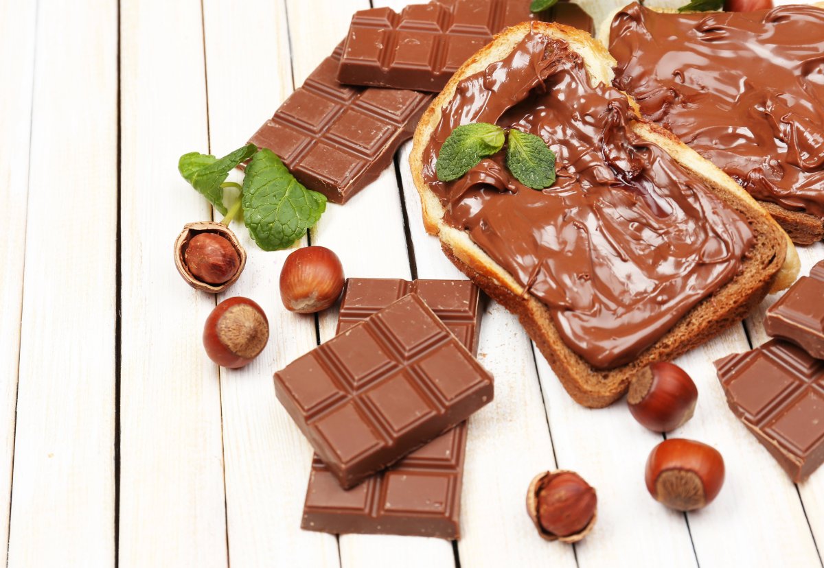 Молочный шоколад с цельным миндалем Choco Nuts