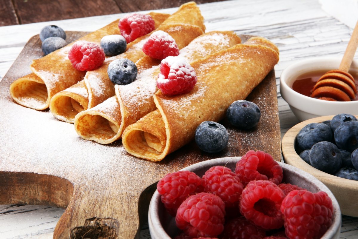 Блинчики с творогом и клубникой