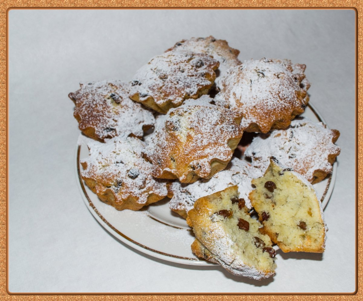 Кекс с изюмом классический