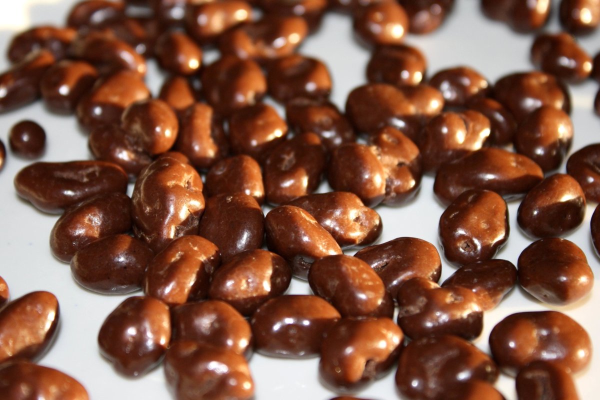 Шоколад Almond Chocolate