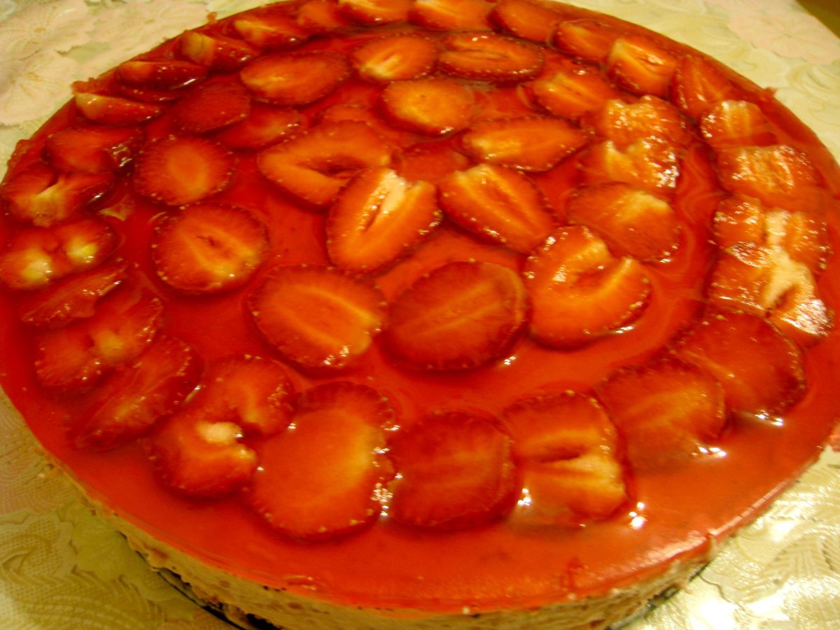 Торт с клубникой и желе