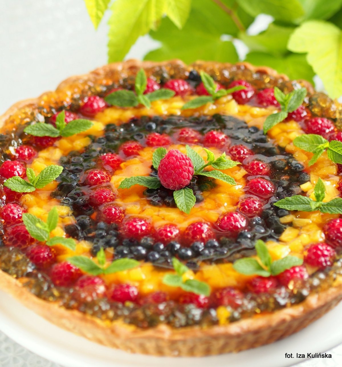 Пирожное корзиночка с желе и фруктами