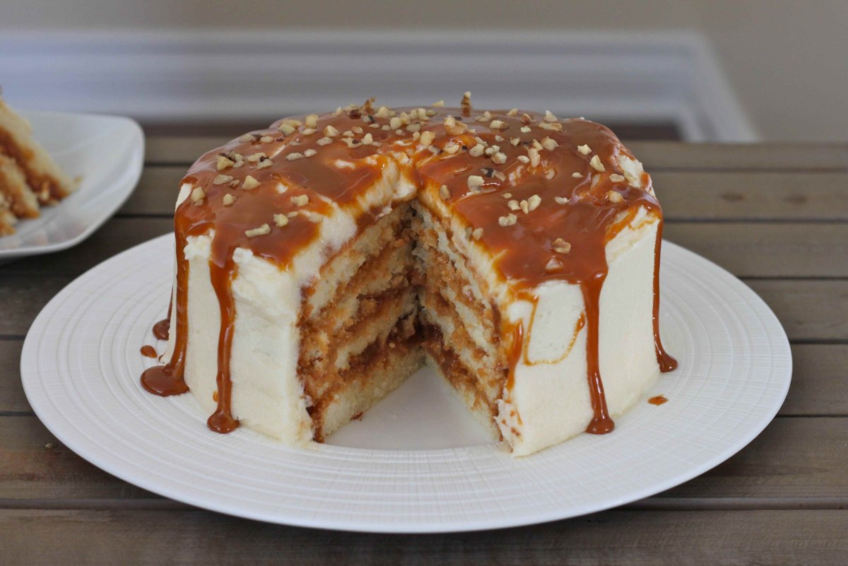 Торт медовый с орехами и сгущенкой