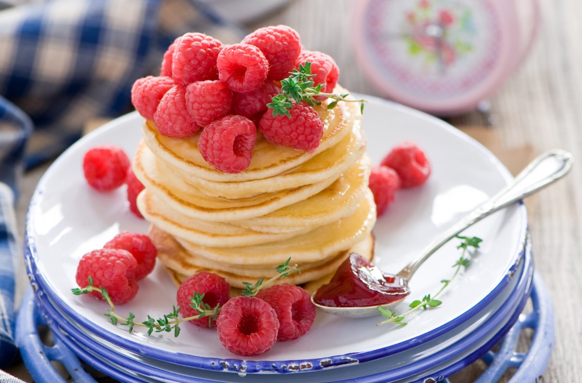 Блины с клубникой