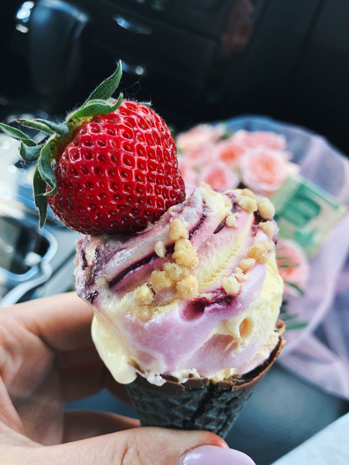 Красивое мороженое с фруктами