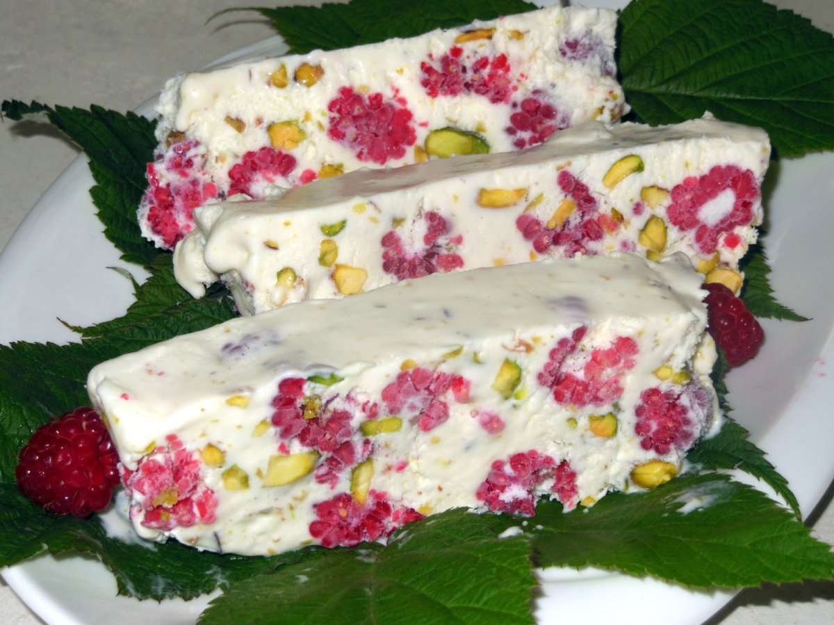 Меренговый фисташковый торт мороженое