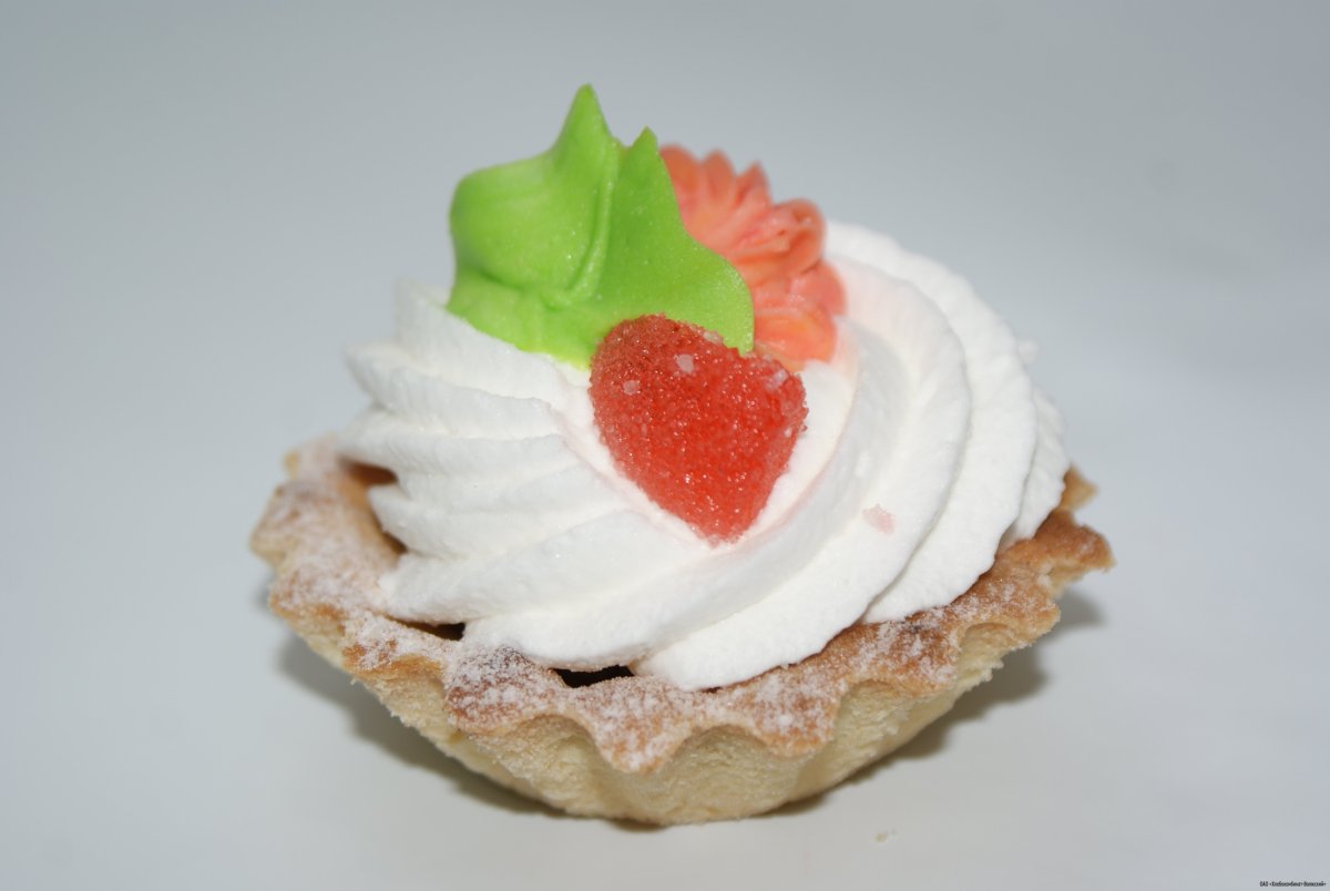 Пирожное корзиночка с масляным кремом