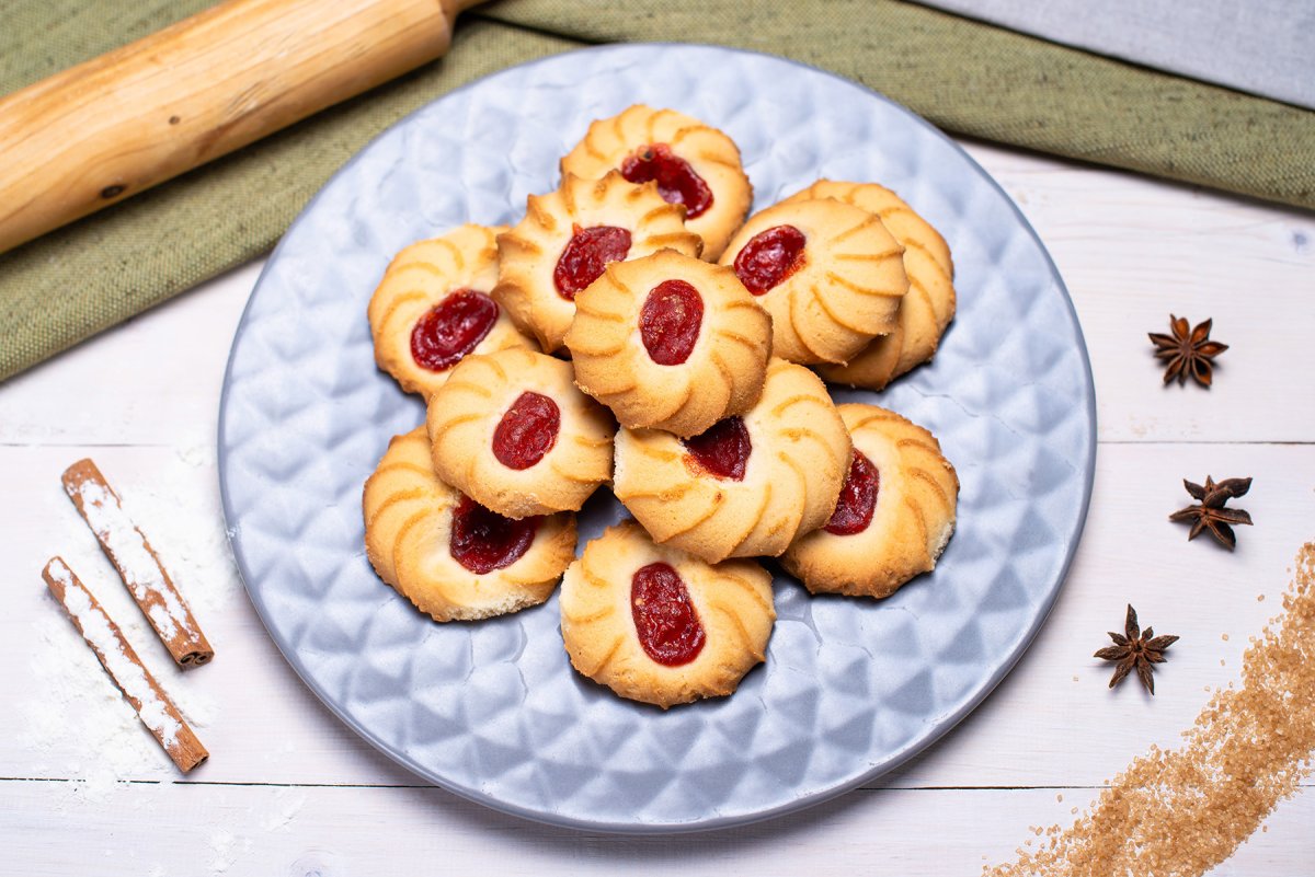 Печенье с вареньем и шоколадом