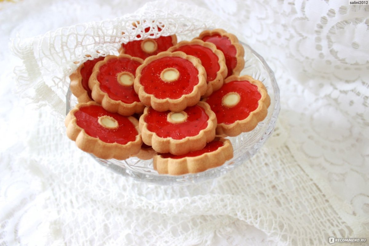 Печенье с красным желе