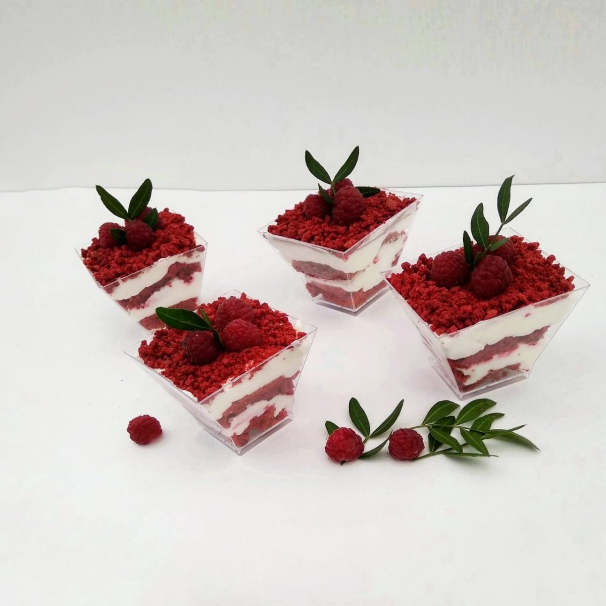 Пирожные с клубникой