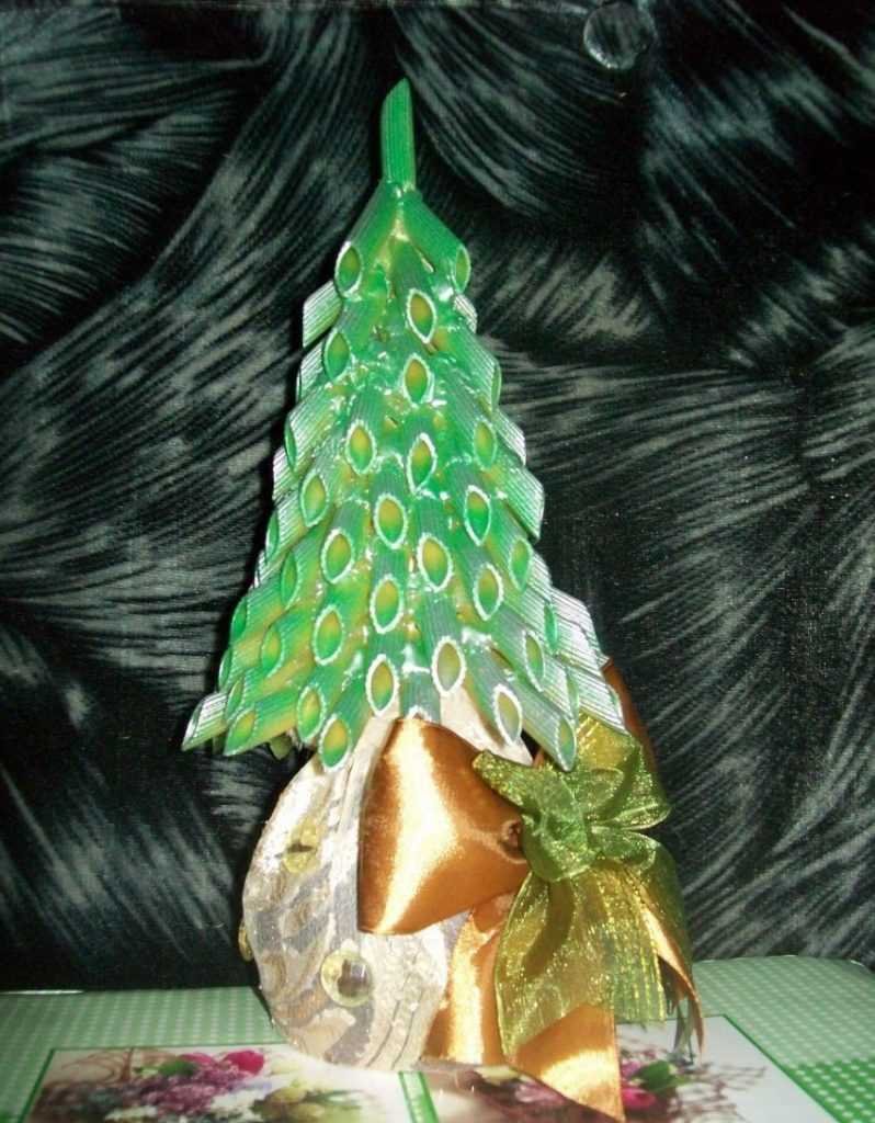 Елка из макаронных ракушек