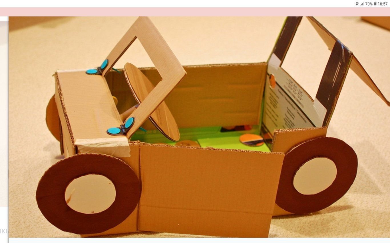 Как сделать картонный. Машинка из картона. Машина из картонной коробки. Машинка из картона для детей. Поделка машинка из картона.